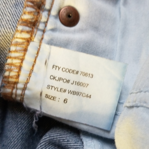 Calvin Klein Midrise Bermuda Shorts Medium Wash - Picture 6 of 7